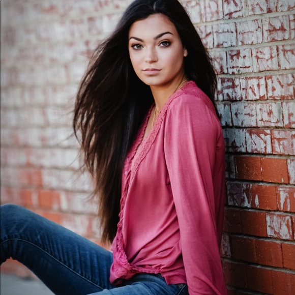 Meet your Posher, Natalie - Picture 3 of 3